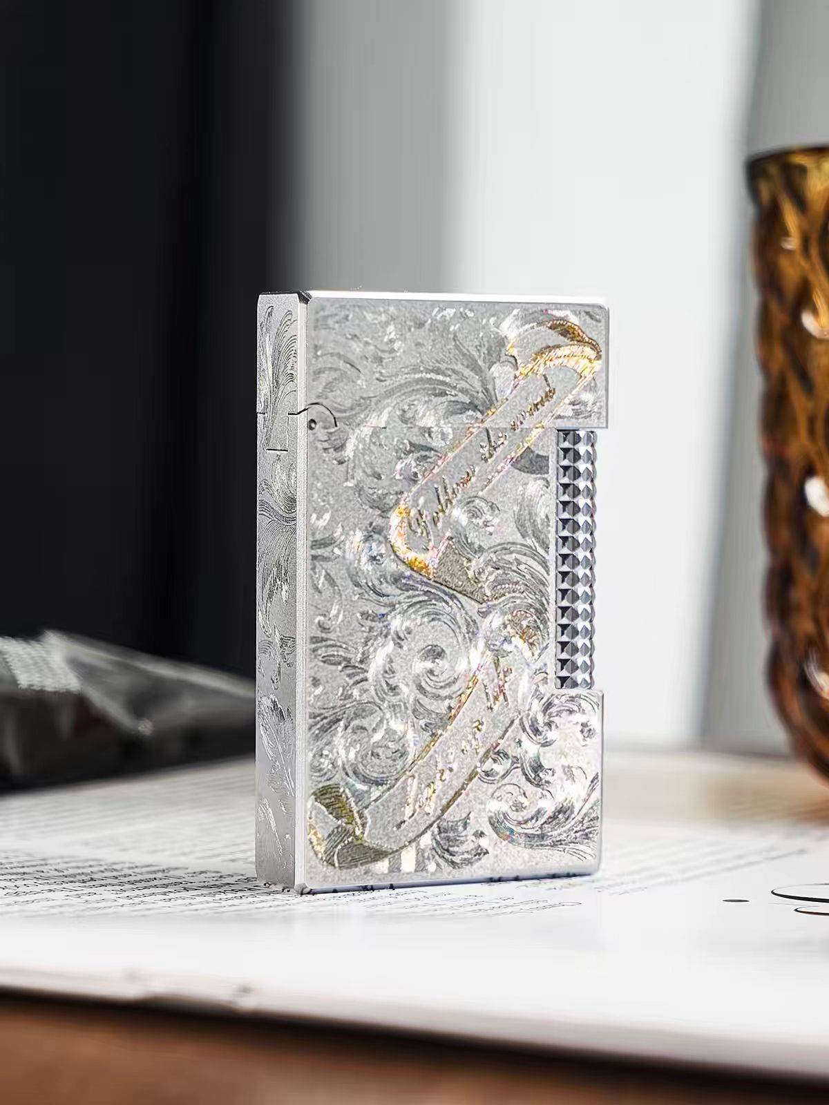 Vintage Engraved Relief Luxury Lighter